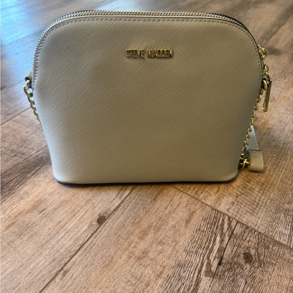 Steve Madden Light Cream Crossbody with Gold Chain Strap - Picture 2 of 4